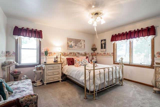 9380 S 15th AVENUE, Oak Creek, WI 53154