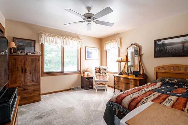 9380 S 15th AVENUE, Oak Creek, WI 53154
