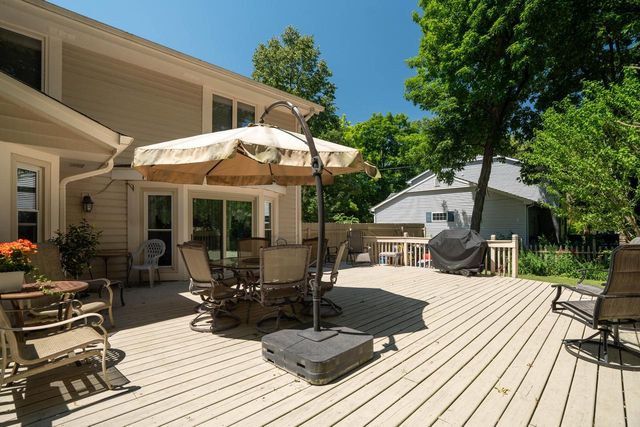 9380 S 15th AVENUE, Oak Creek, WI 53154