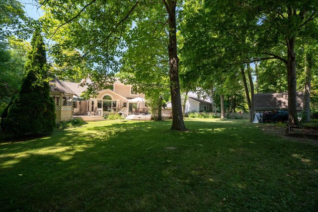 9380 S 15th AVENUE, Oak Creek, WI 53154