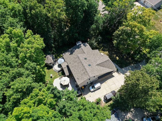 9380 S 15th AVENUE, Oak Creek, WI 53154