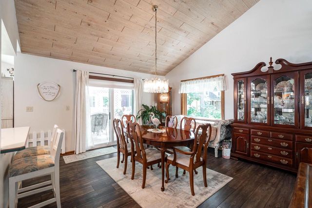 9380 S 15th AVENUE, Oak Creek, WI 53154