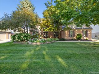 6894 Kings Mill Drive, Canton, MI 48187