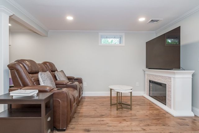286 Linden Street 286, Wellesley, MA 02482
