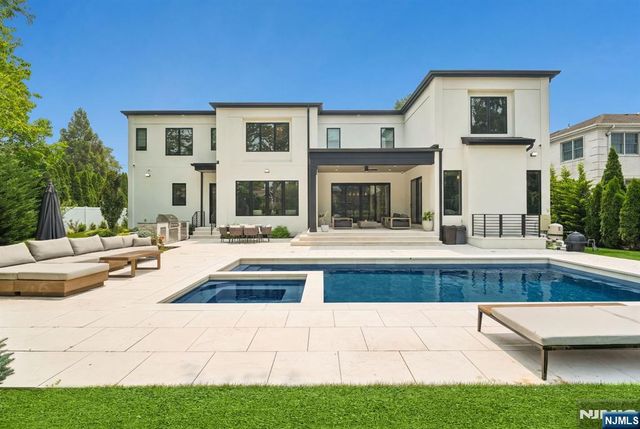 24 Carol Drive, Englewood Cliffs, NJ 07632