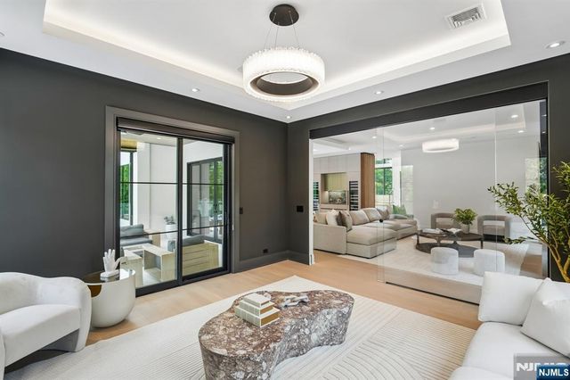 24 Carol Drive, Englewood Cliffs, NJ 07632