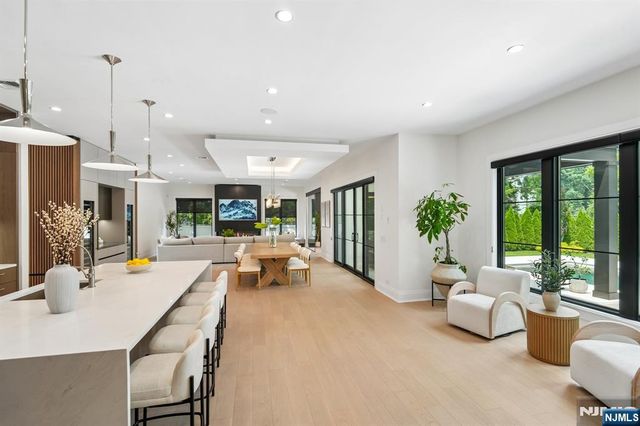 24 Carol Drive, Englewood Cliffs, NJ 07632
