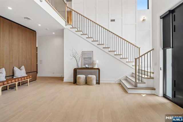 24 Carol Drive, Englewood Cliffs, NJ 07632