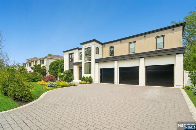 24 Carol Drive, Englewood Cliffs, NJ 07632