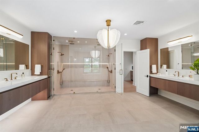 24 Carol Drive, Englewood Cliffs, NJ 07632
