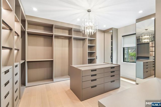 24 Carol Drive, Englewood Cliffs, NJ 07632