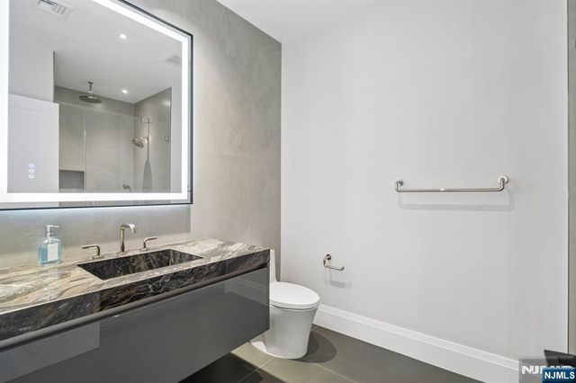24 Carol Drive, Englewood Cliffs, NJ 07632