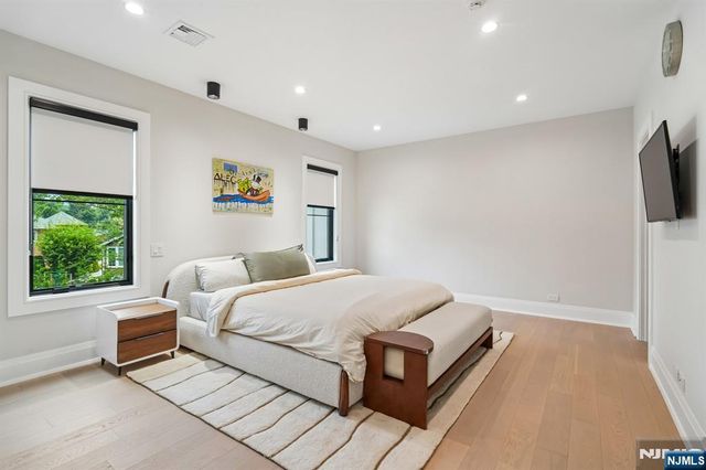 24 Carol Drive, Englewood Cliffs, NJ 07632