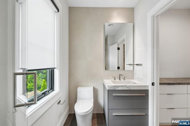 24 Carol Drive, Englewood Cliffs, NJ 07632
