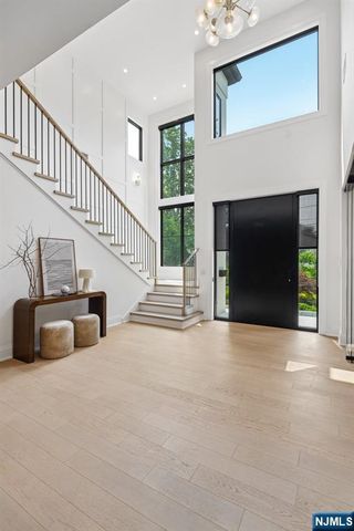 24 Carol Drive, Englewood Cliffs, NJ 07632