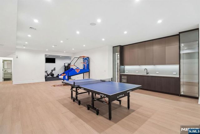 24 Carol Drive, Englewood Cliffs, NJ 07632