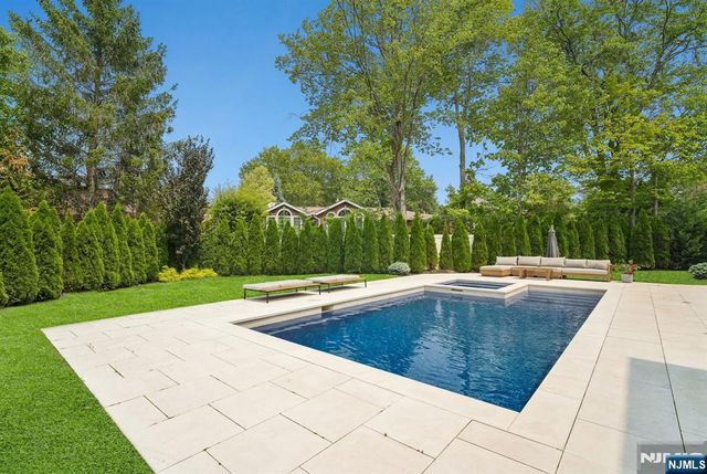 24 Carol Drive, Englewood Cliffs, NJ 07632