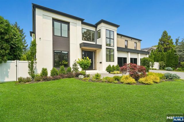 24 Carol Drive, Englewood Cliffs, NJ 07632