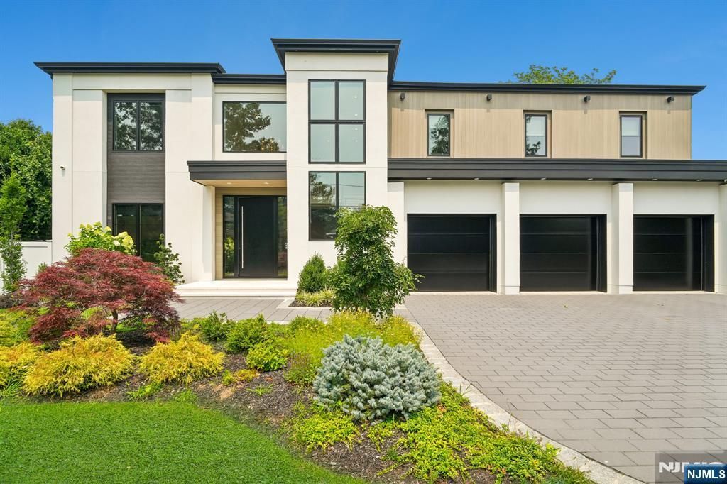 24 Carol Drive, Englewood Cliffs, NJ 07632