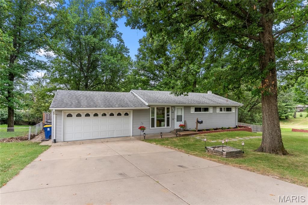 10810 Hobday Avenue, St Ann, MO 63074