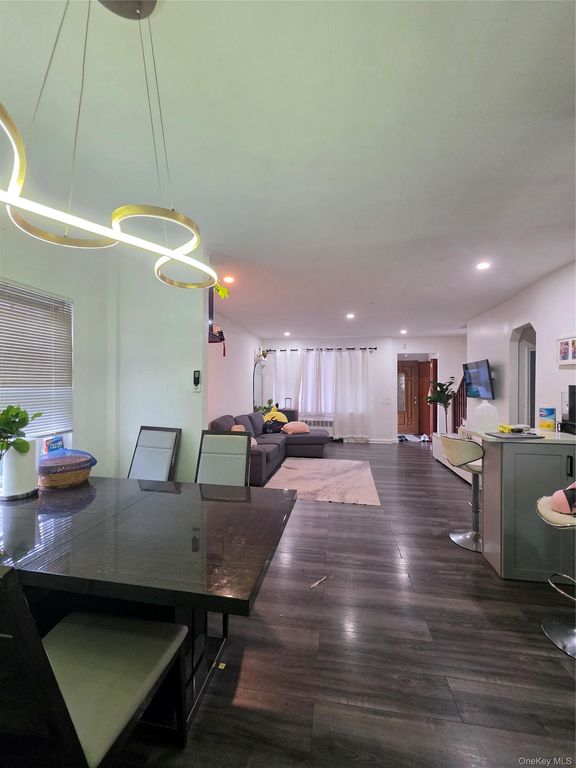2570 Pearsall Avenue, Bronx, NY 10469 — photo 3