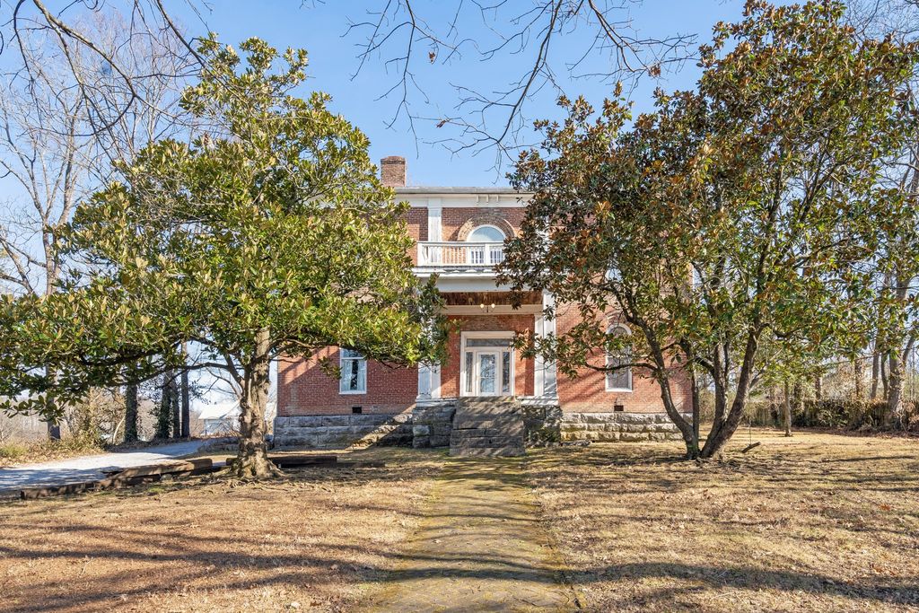 307 Vine St, S, Wartrace, TN 37183