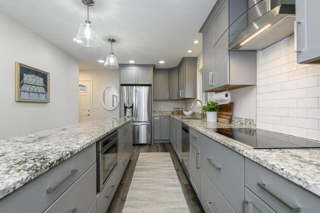 3233 E Henry AVENUE, Cudahy, WI 53110
