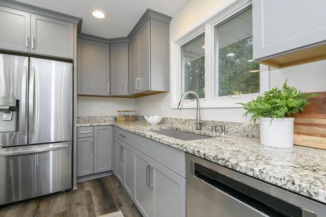 3233 E Henry AVENUE, Cudahy, WI 53110