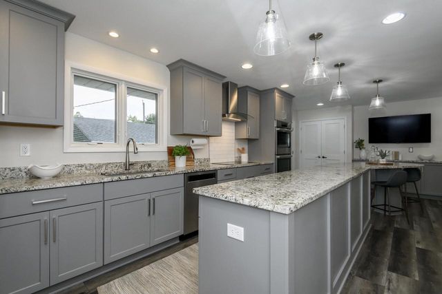 3233 E Henry AVENUE, Cudahy, WI 53110