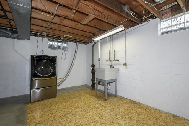 3233 E Henry AVENUE, Cudahy, WI 53110