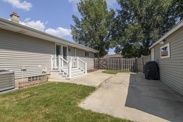 3233 E Henry AVENUE, Cudahy, WI 53110