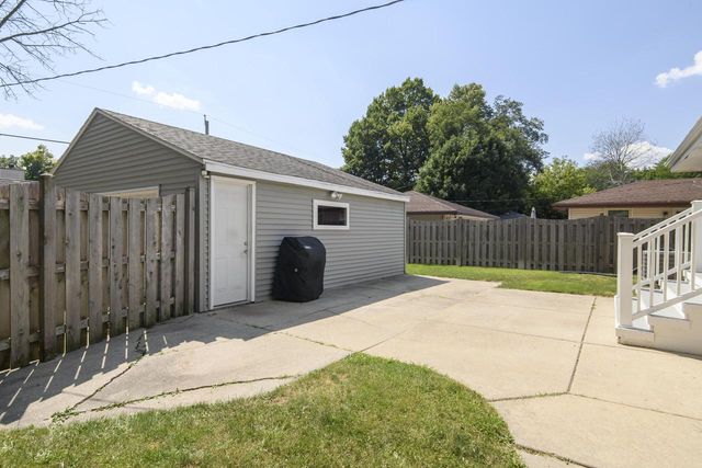 3233 E Henry AVENUE, Cudahy, WI 53110