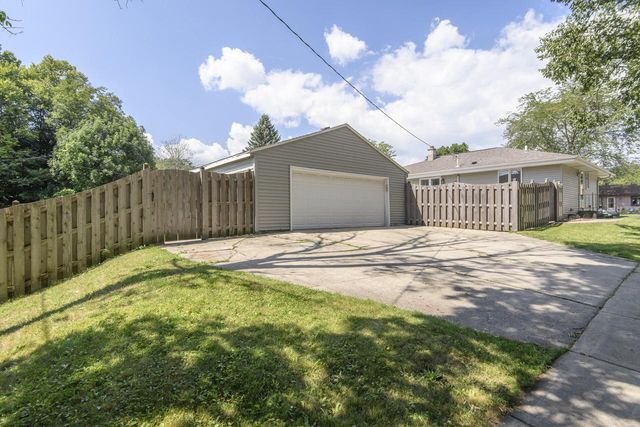 3233 E Henry AVENUE, Cudahy, WI 53110