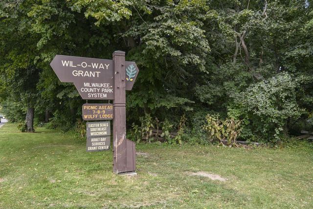 3233 E Henry AVENUE, Cudahy, WI 53110