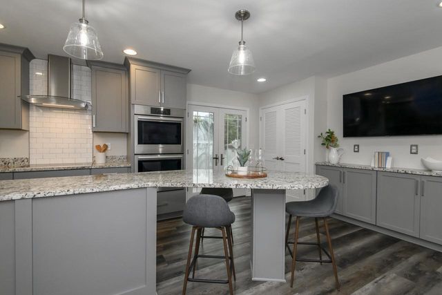 3233 E Henry AVENUE, Cudahy, WI 53110