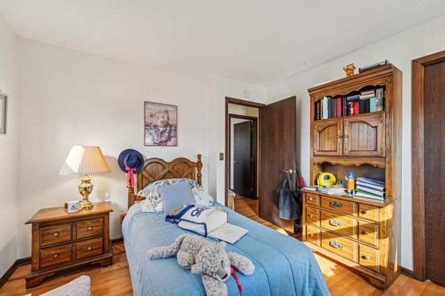 1051 Tiller Lane, Shoreview, MN 55126