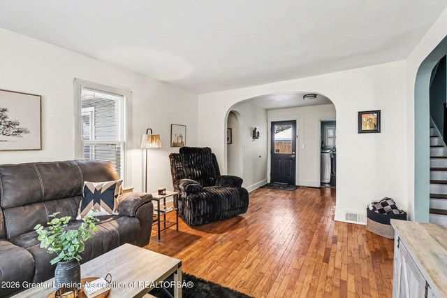 305 E Middle Street, Williamston, MI 48895