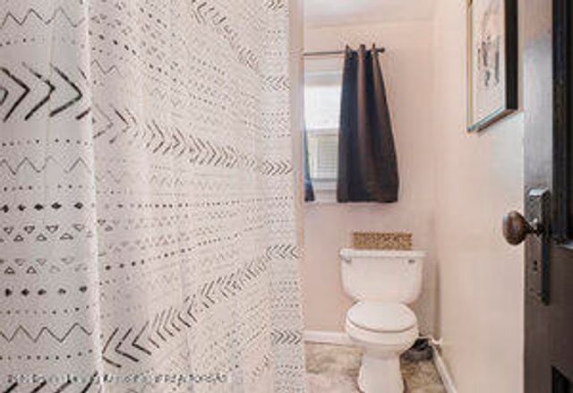 305 E Middle Street, Williamston, MI 48895