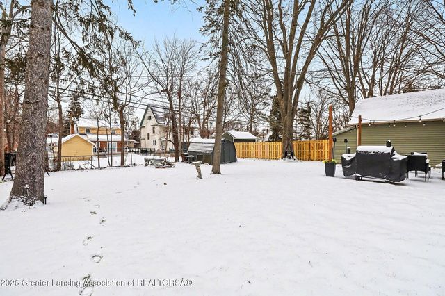 305 E Middle Street, Williamston, MI 48895