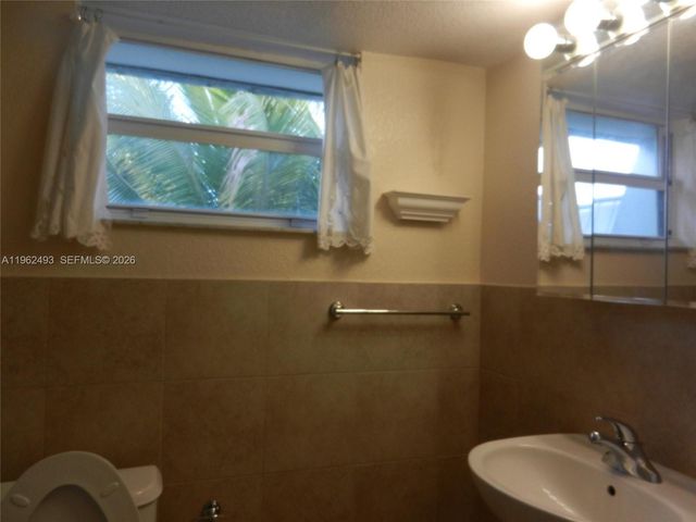 8950 SW 69th Ct 215, Pinecrest, FL 33156