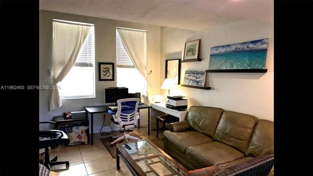 8950 SW 69th Ct 215, Pinecrest, FL 33156