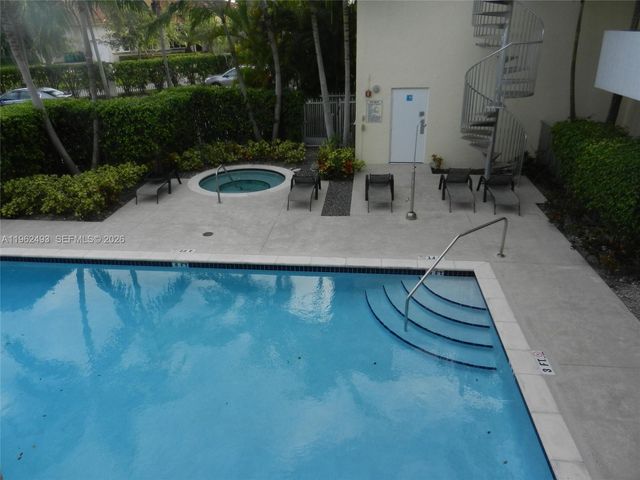 8950 SW 69th Ct 215, Pinecrest, FL 33156