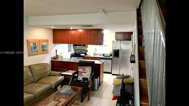 8950 SW 69th Ct 215, Pinecrest, FL 33156