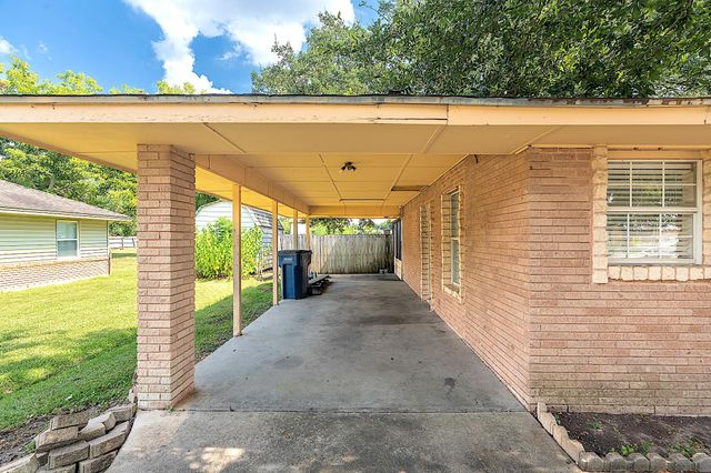 519 Sharon Drive, Humble, TX 77338