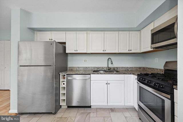 10131 FAIR WOODS DR, Fairfax, VA 22030