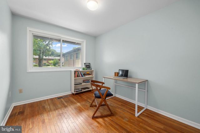 10131 FAIR WOODS DR, Fairfax, VA 22030