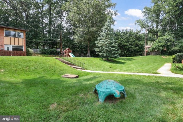 10131 FAIR WOODS DR, Fairfax, VA 22030