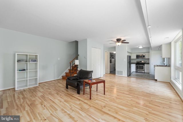 10131 FAIR WOODS DR, Fairfax, VA 22030