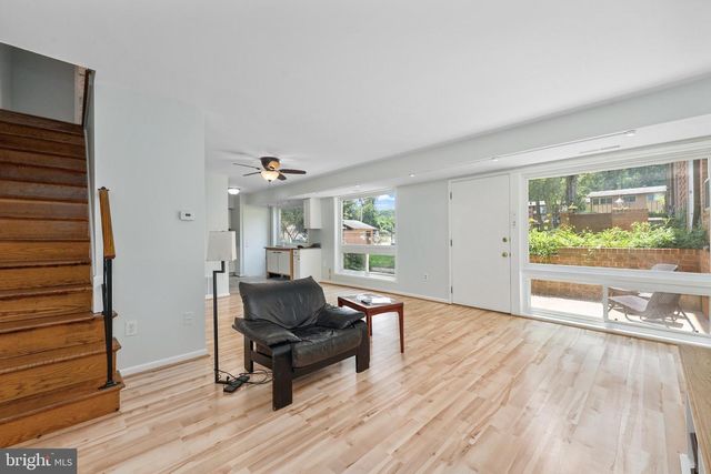 10131 FAIR WOODS DR, Fairfax, VA 22030