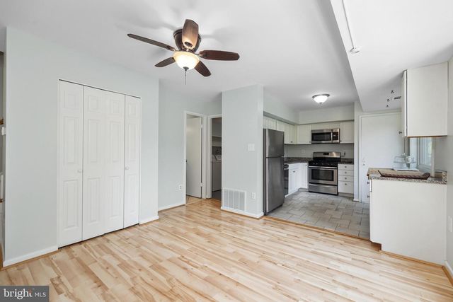 10131 FAIR WOODS DR, Fairfax, VA 22030